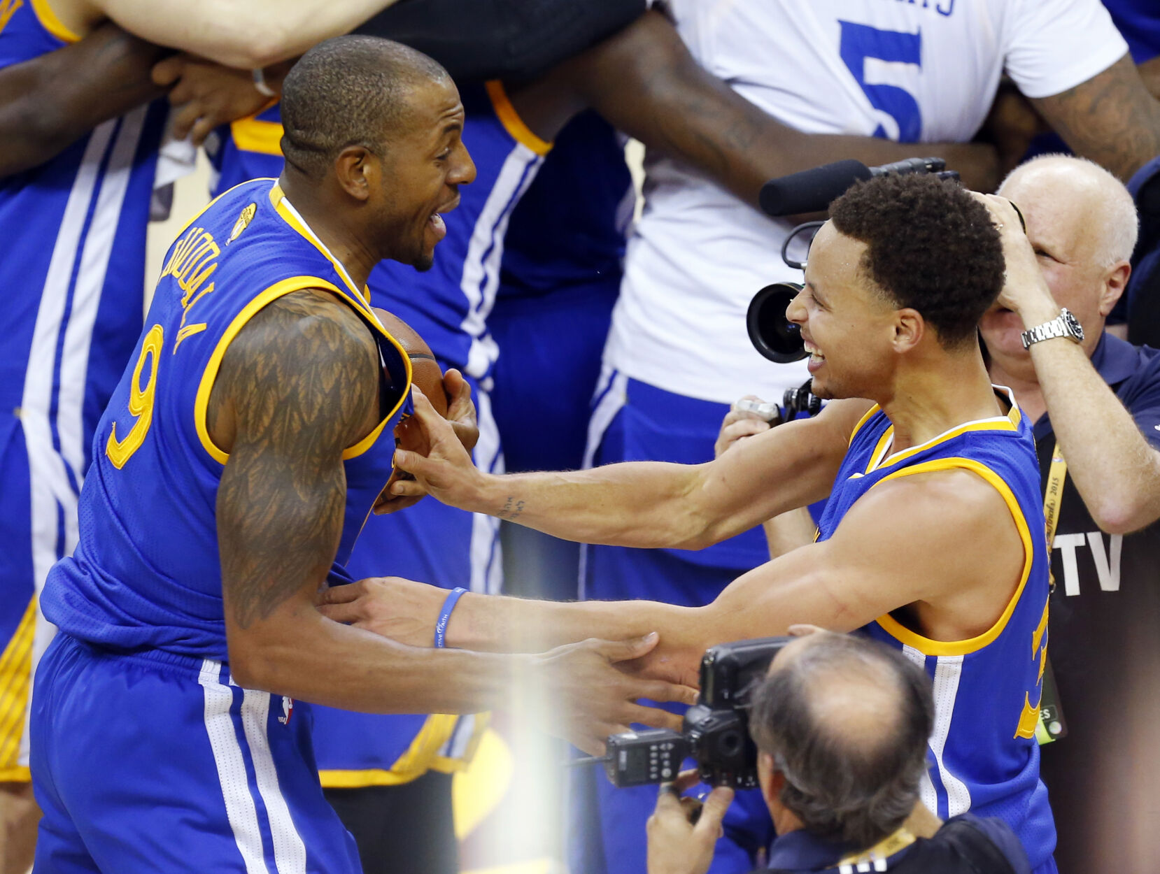 2015: Golden State Warriors win their first NBA championship since 1975